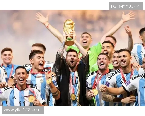 梅西带领阿根廷勇夺世界杯冠军重回巅峰 足球历史再添传奇篇章