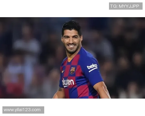 球星静心打坐放松身心，展现足球运动员内在力量与专注态度